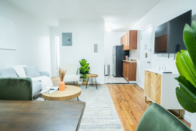 Room 5, 49-4a Prime Midtown Newly 2BR WD, New York