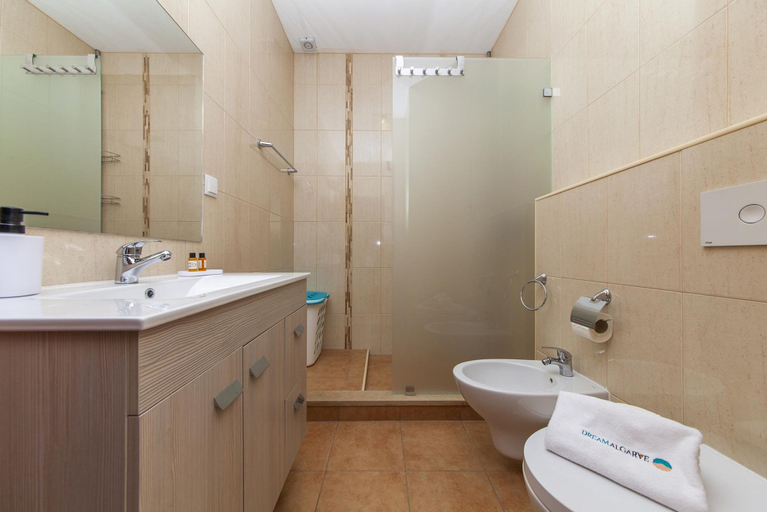 Room 2, D02 - Carrob Street House, Lagos