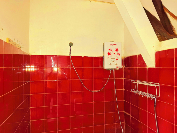 Bathroom 4, Ciwidey Jungle Camp & Villa, Bandung