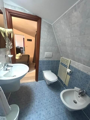 Bathroom 3, Residence Altomare, Rimini