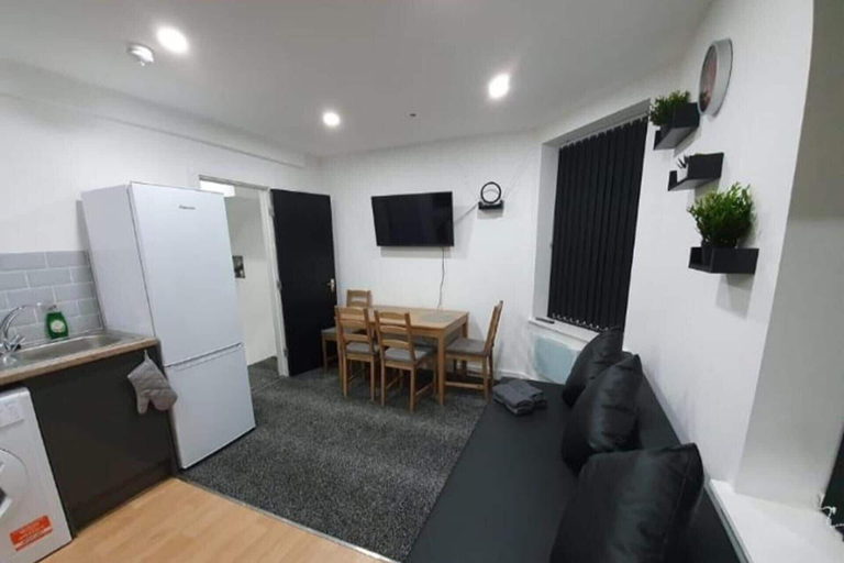 Interior, 3 Bedrooms Apartments Near Town Center, Cardiff