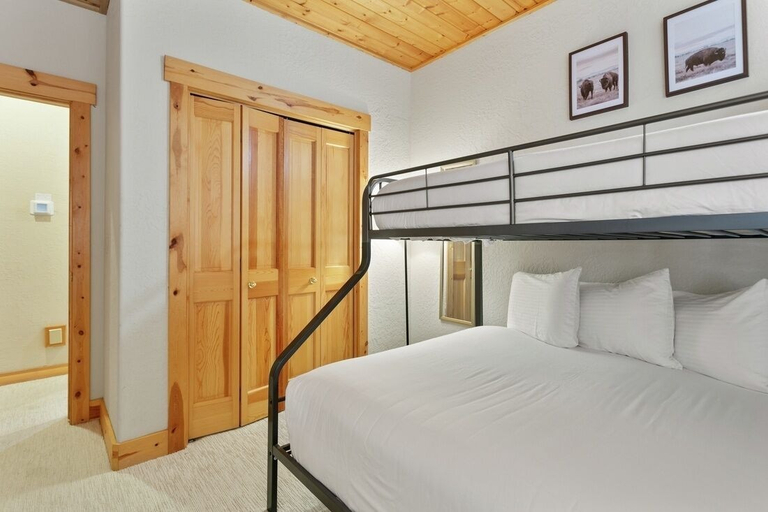 Room 3, 301 - Three Bedroom Condo with Spa Bristlecone by Deer Valley Resort, Summit