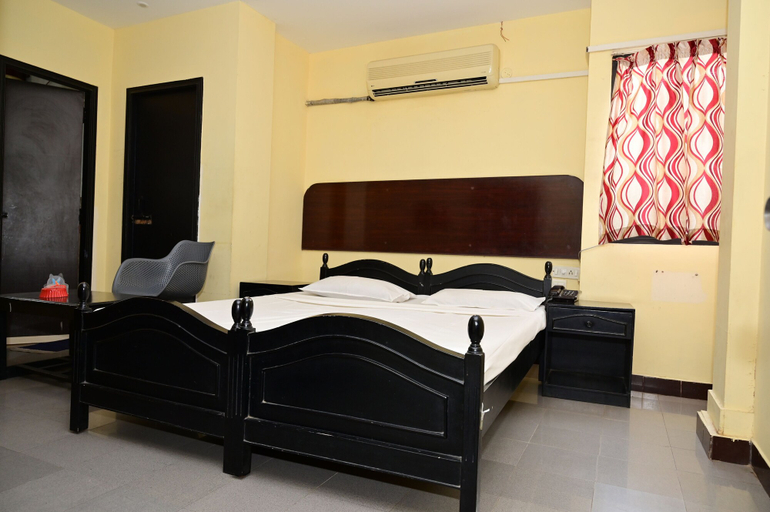 Room 4, Hotel Dhayalan, Nagappattinam