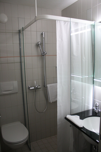 Bathroom 3, Restaurant Hotel Rüttihubelbad, Konolfingen