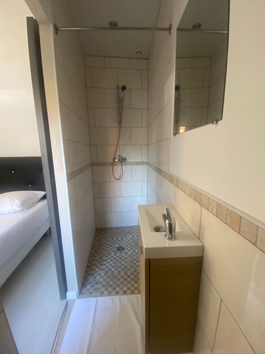 Bathroom 4, California, Nord