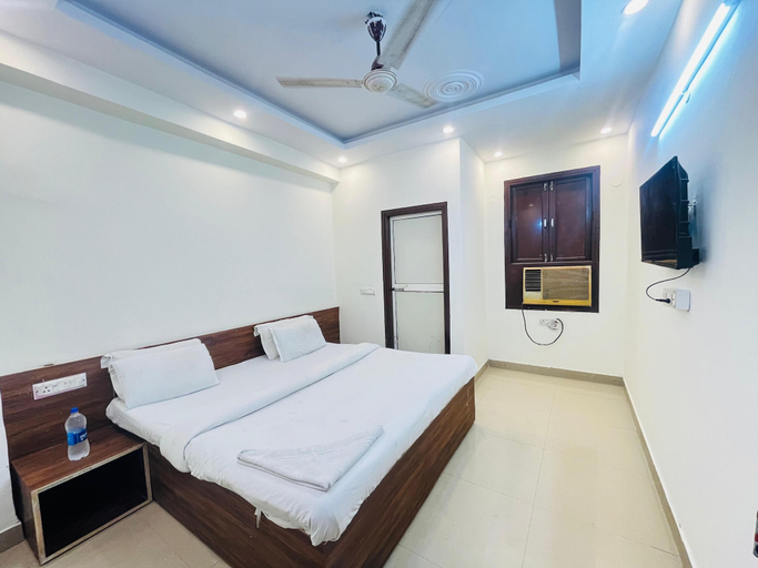Room 4, Roomshala Hotel Pub G, Delhi
