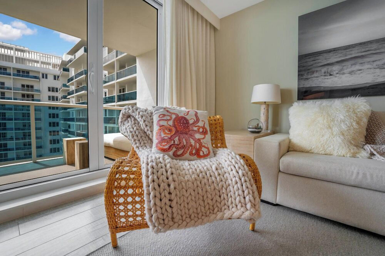 Living area 4, Stunning Oceanfront 1BR 1 Hotel, Miami-Dade