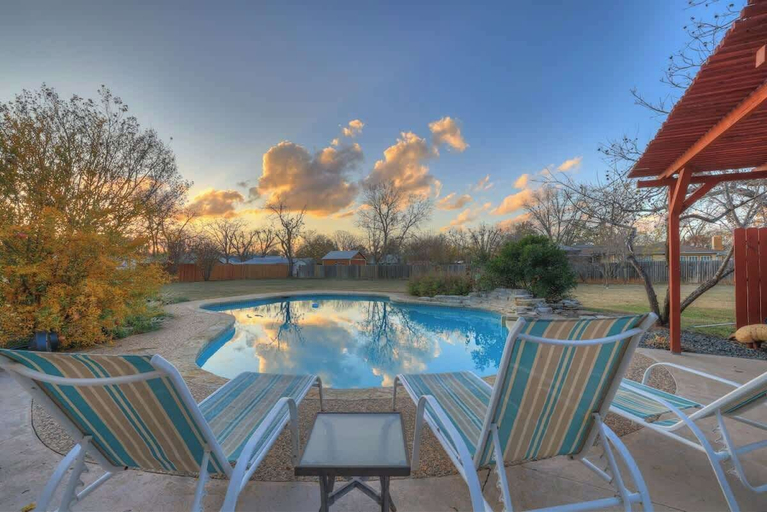 Pool 5, Victorian Escape-pool & Hot Tub!, Gillespie