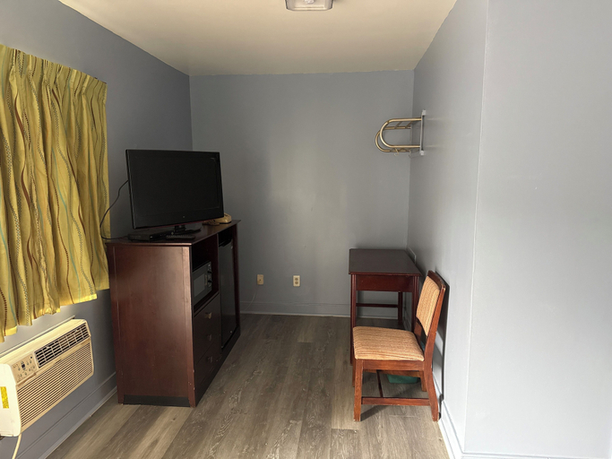 Room 2, Shady Grove Motel, Hanover