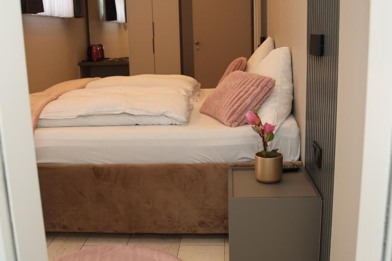 Bedroom 4, Hotel Hafez, Lippe