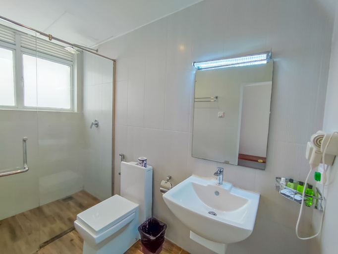 Bathroom 3, Hotel Elephant Park, Rambukkana