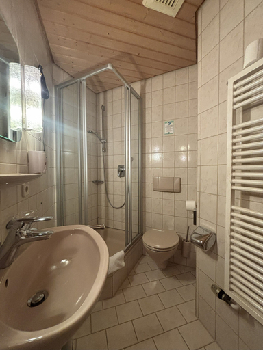 Bathroom 4, Hotel Sättele, Im Hegau, nahe Singen und Radolfzell am Bodensee, Konstanz