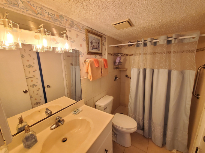 Bathroom 4, Tradewinds 151, Saint Johns