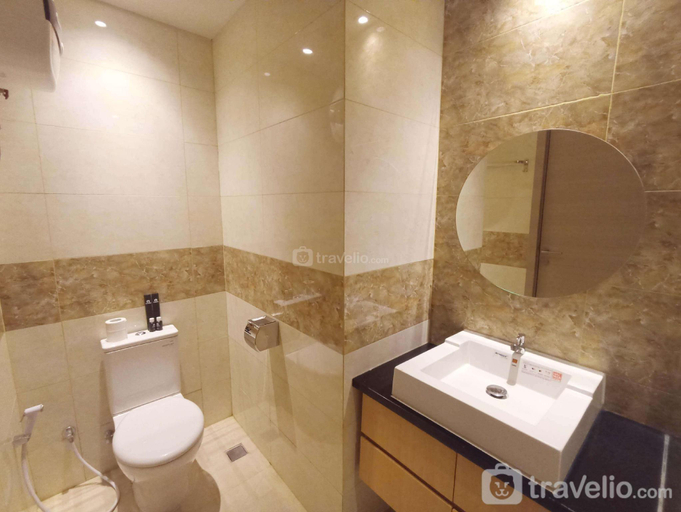 Bathroom, Best Deal Studio at Mataram City By Travelio, Sleman