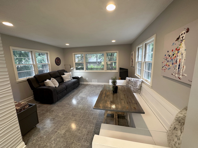Living area 4, Casa Kelly - Vibrant family home, Hennepin