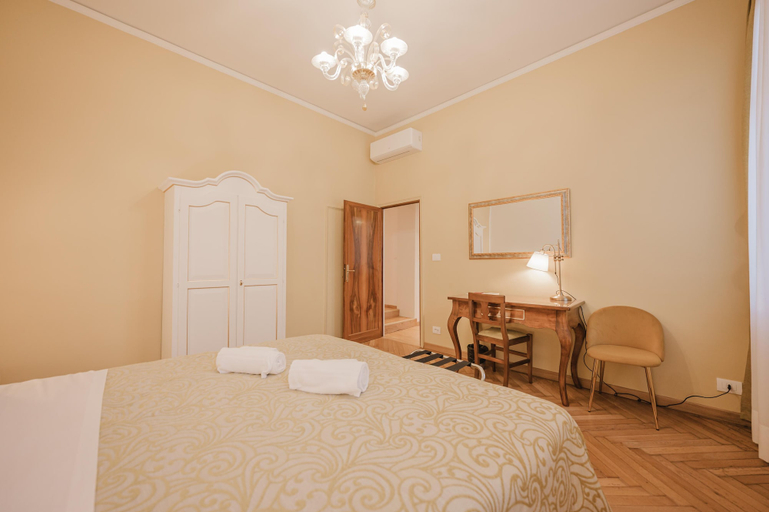 Bedroom 3, Santo Stefano Palace, Venezia