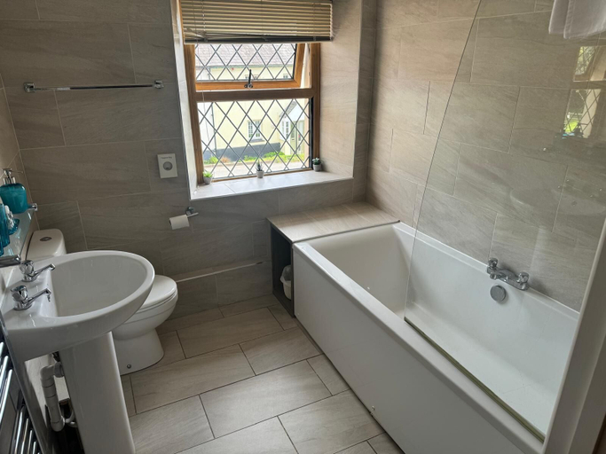 Bathroom, Greyhound Inn Freehouse, Dorset