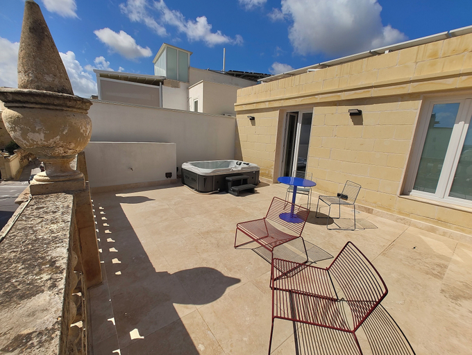 Exterior & Views 2, Alba
