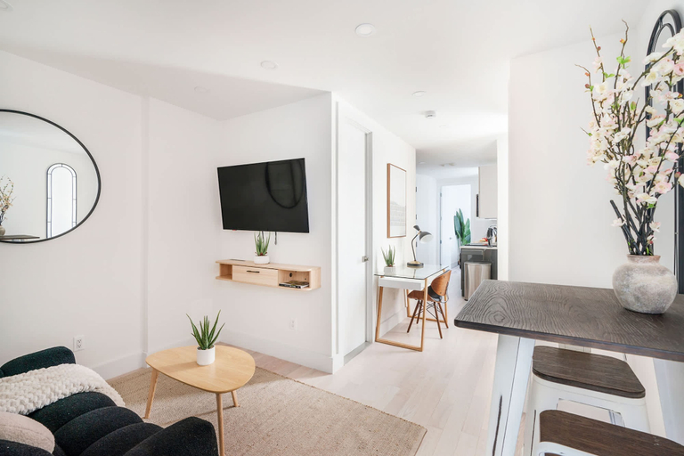 Room 1, 48-3fe 2BR Prime Midtown West, New York