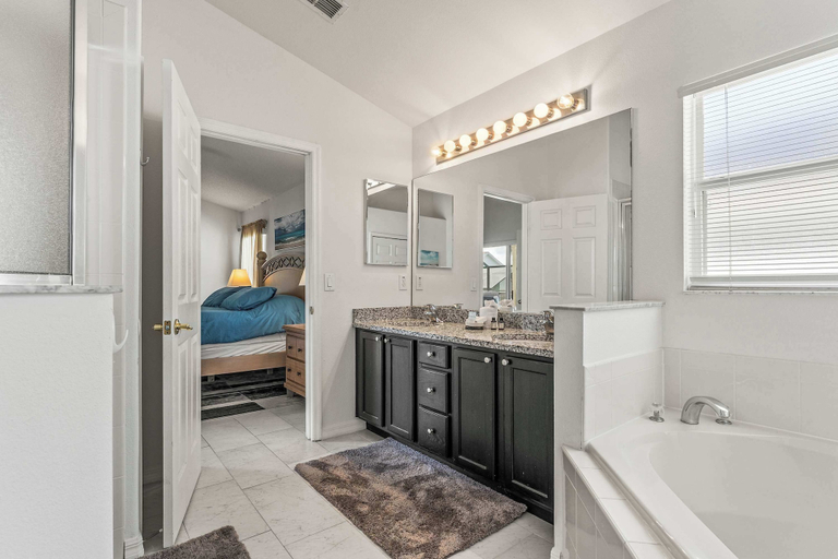 Bathroom 2, Magical Family Getaway 10ppl, Osceola