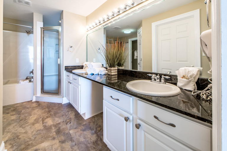 Bathroom 3, Calypso 1-609 East, Bay