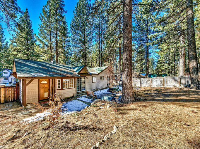 Exterior 4, 2556h Lazy Bear's Den 2 Bedroom Cottage by RedAwning, El Dorado