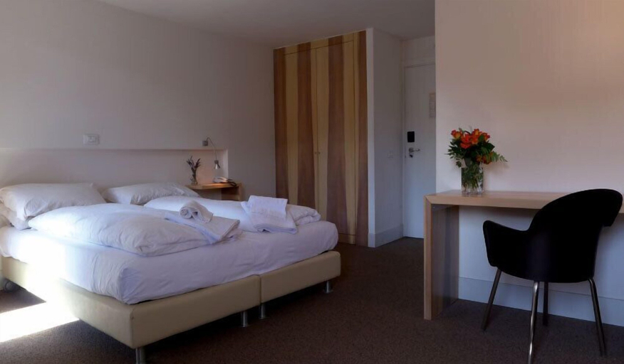 Bedroom 4, Hôtel Turan, Isère