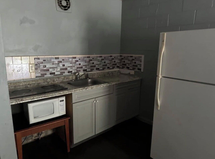 Private kitchen 2, Paradise Suites, Newport News