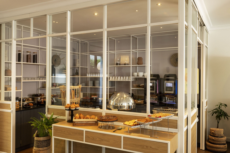 Food & Drinks 5, Hotel Paris Louis Blanc, Paris