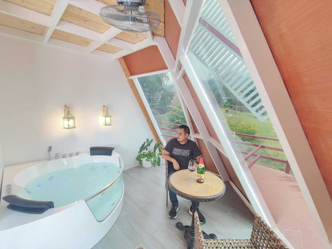 Bathroom 4, Strawberry Guyabano Farm, Tupi