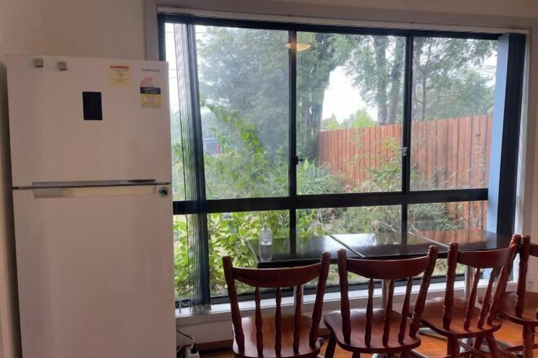 Dining, 3 Bed room Villa 19 Mins to Melbourne center, Melbourne