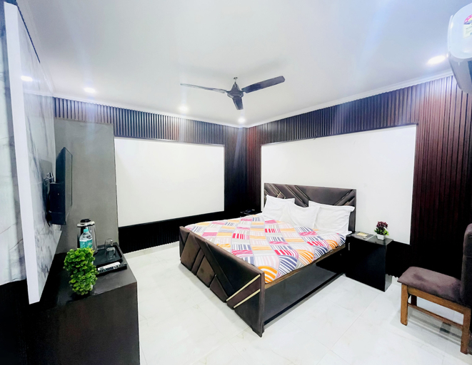 Room 3, Roomshala J S Garden, Gautam Buddha Nagar