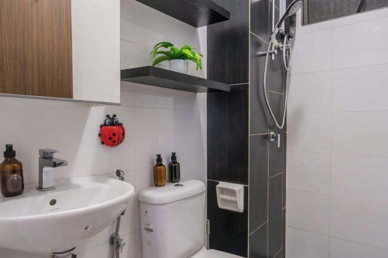 Bathroom 2, Seasons Garden Residences by Favspace, Kuala Lumpur