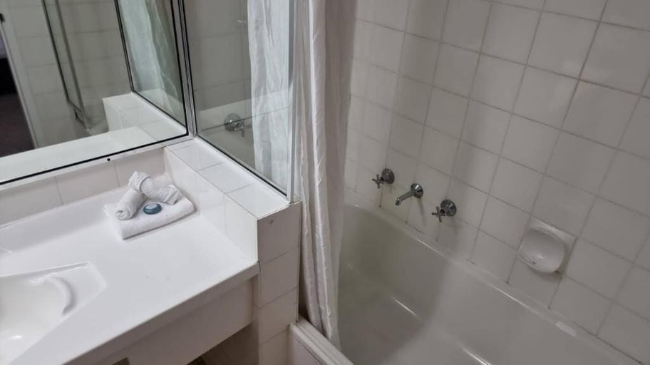 Bathroom 4, Accommodation Sydney Hyde Park, Sydney