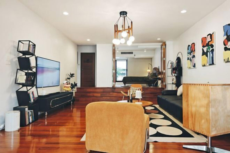 Interior 4, 4Br Modern Art Villa with Free Wi-Fi Netflix Vinyl, Wattana