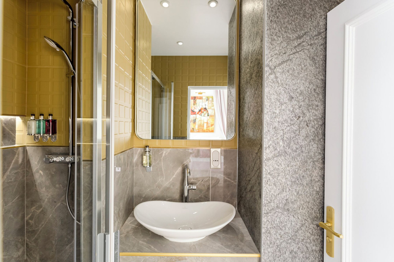 Bathroom 4, Merveil Luxury Suite - Louvre Marcel III, Paris