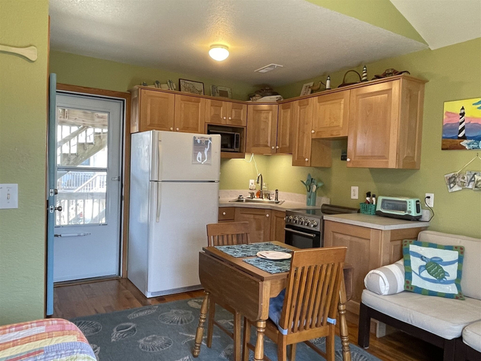 Private kitchen 3, 19 Oceans Door West Studio Bedroom Condo by RedAwning, Dare