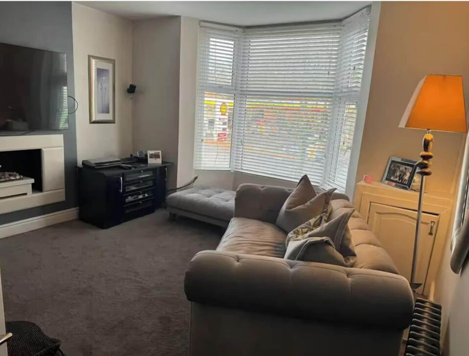 Living area 5, 100 Aigburth, Sefton
