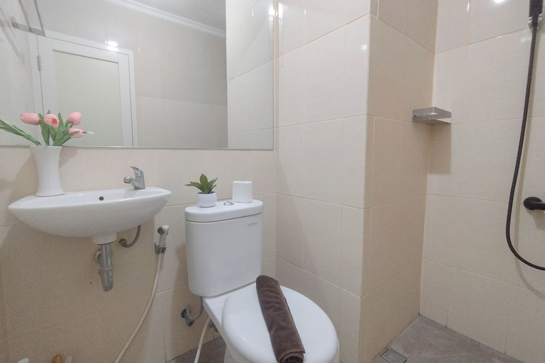 Bathroom 3, 2Br Near Its University At Bale Hinggil Apartment, Surabaya