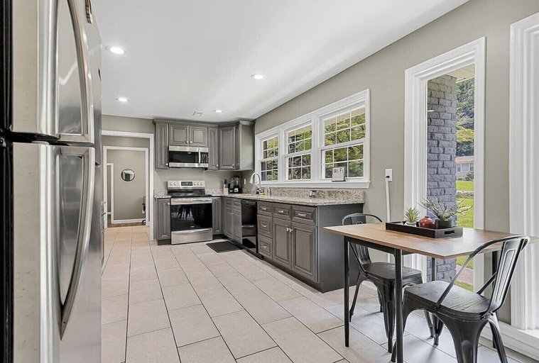 Private kitchen 5, Bethany A American Retreat, Madison