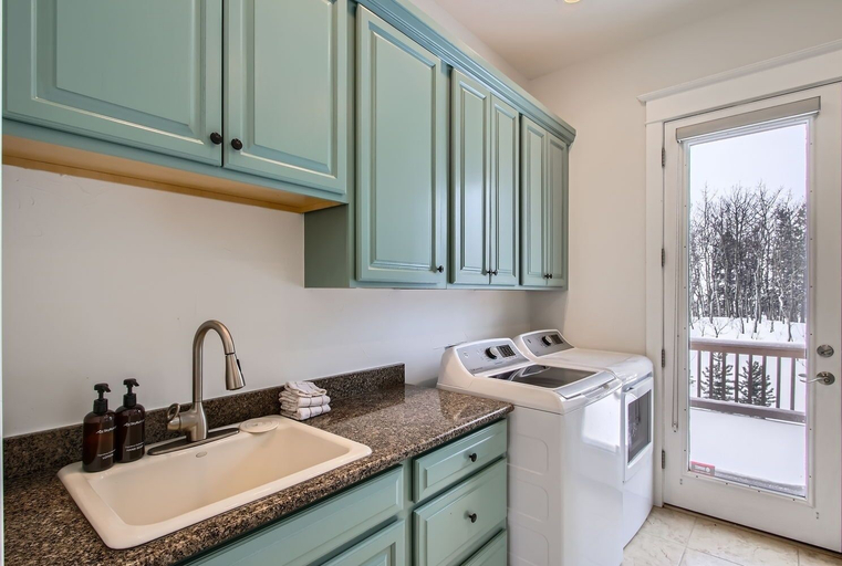Private kitchen 4, Mountain Majesty 6 Bedroom Home, Gilpin