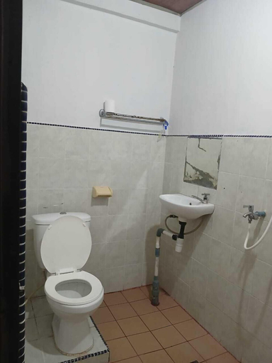 Bathroom, KeyHole Surf House, South Nias