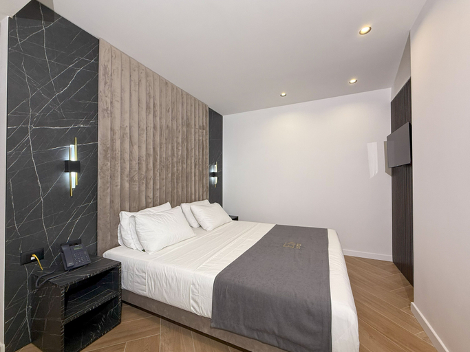 Room 5, ES Hotel, Tiranës