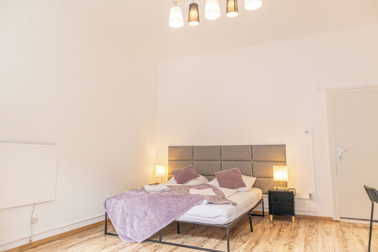 Room 5, Charming 2BR Apt Close to Westbahnhof, Wien