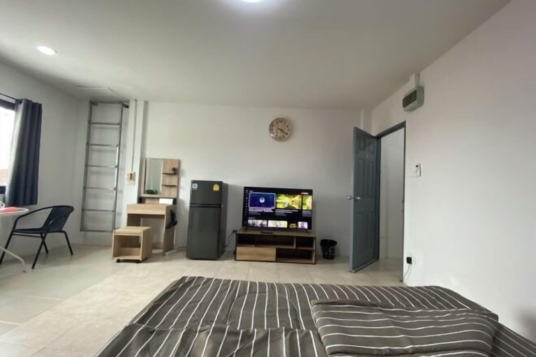 Room 5, 84 Bar & Guesthouse, Phuket Island