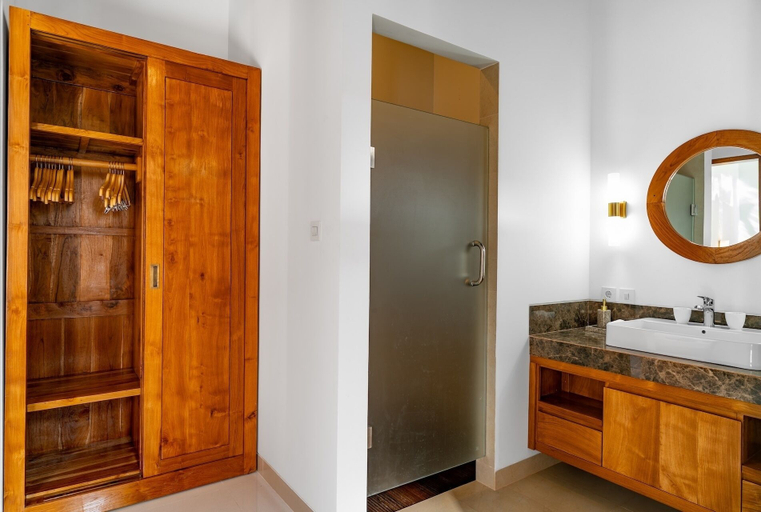 Wardrobe 2, Villa Deruja Ubud, Gianyar