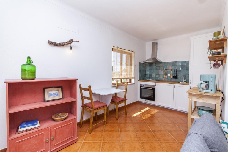 Room 5, A56 - Westway Rossio Holiday Place, Lagos