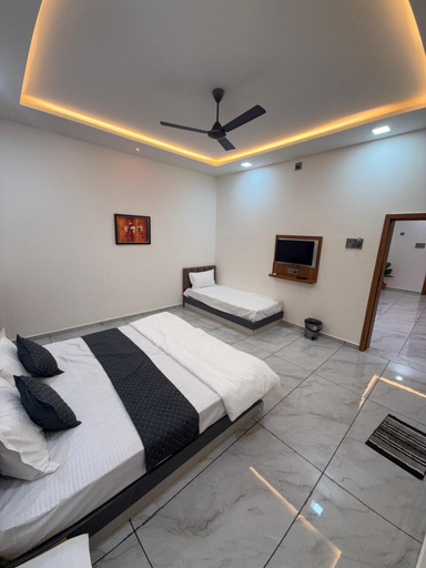 Room 2, Hotel Sunrise, Rajkot