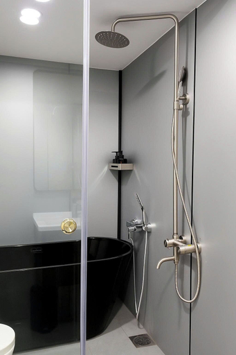 Bathroom 5, Metrolux City Contemporary Hotel, District 1