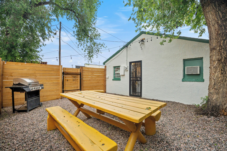 Outdoor dining, Charming Downtown Cottage, El Paso